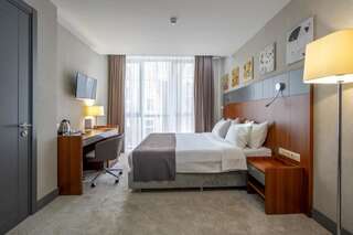 Отель Hotel Atlas Abashidze Тбилиси Номер с кроватью размера «king-size»-6