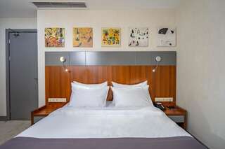 Отель Hotel Atlas Abashidze Тбилиси Номер с кроватью размера «queen-size»-2